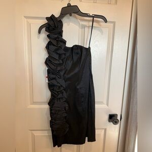 NWT Black formal midi dress. Size M. Floral one shoulder formal dress.